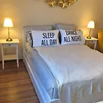 Modern Comfort In Historical Διαμέρισμα Βουδαπέστη