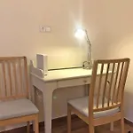 Modern Comfort In Historical Διαμέρισμα *