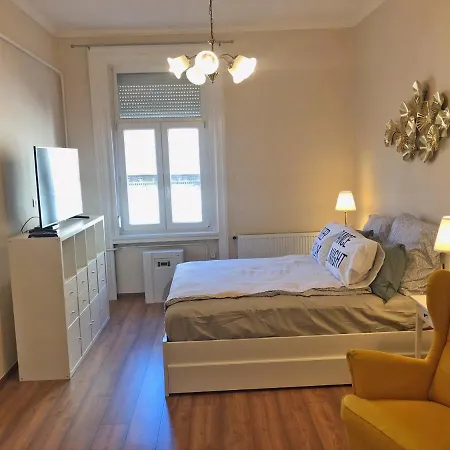 Appartement Modern Comfort In Historical Boedapest