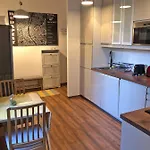 Modern Comfort In Historical Apartmán *